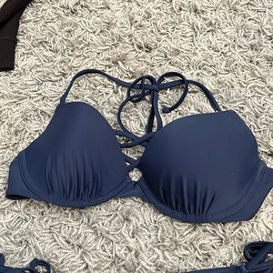 Hollister bathing suit Size small bottoms and 34B Top